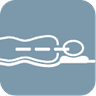 Symbol eines schlafenden Menschen in einer entspannten Liegeposition auf blauem Hintergrund.